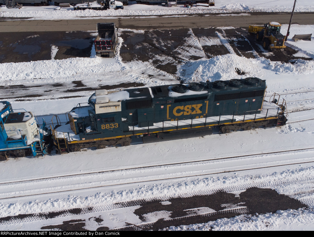 CSXT 8833